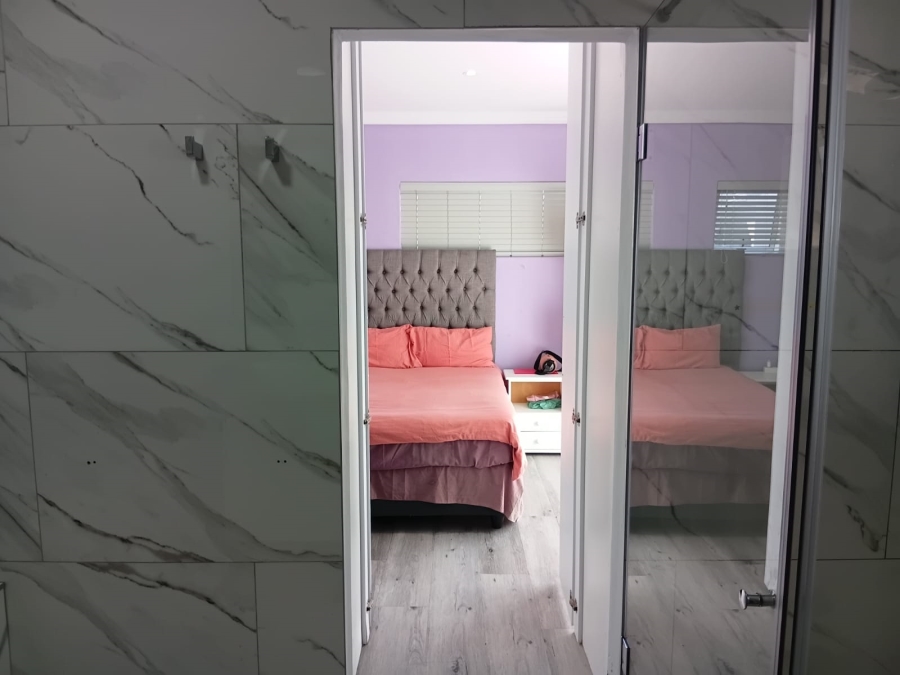 5 Bedroom Property for Sale in Beacon Bay Eastern Cape